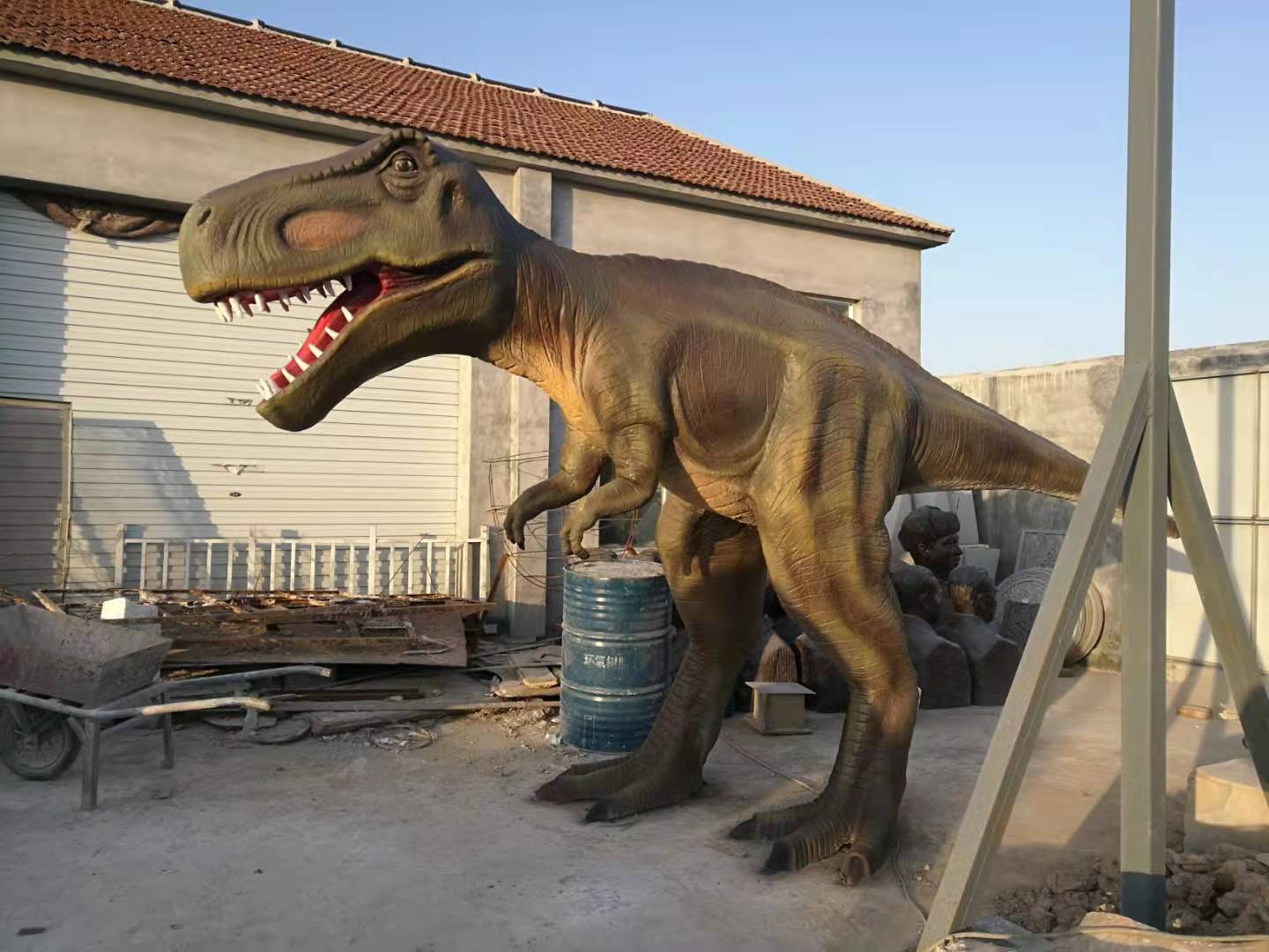 恐龍雕塑項目部分完工，出廠安裝（組圖）。