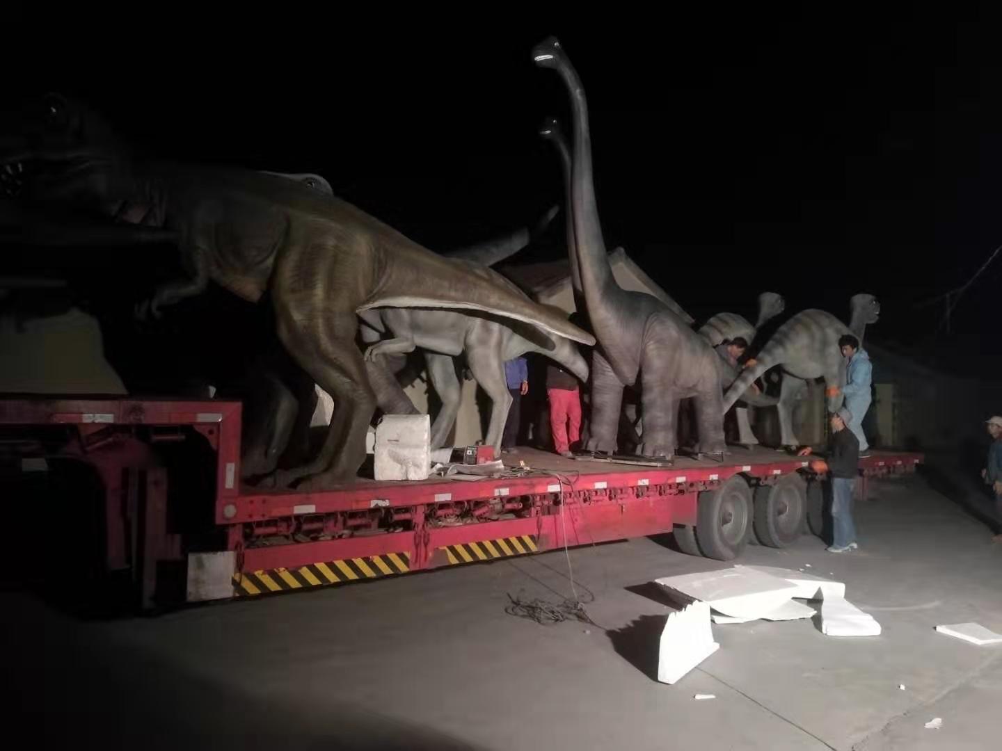 恐龍雕塑項目部分完工，出廠安裝（組圖）。