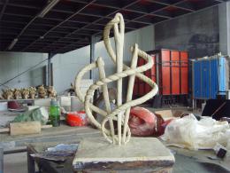 hj1715 不銹鋼雕塑-針線之魅 小稿_青島國際服裝城不銹鋼雕塑、石雕、玻璃鋼雕塑_濱州宏景雕塑有限公司